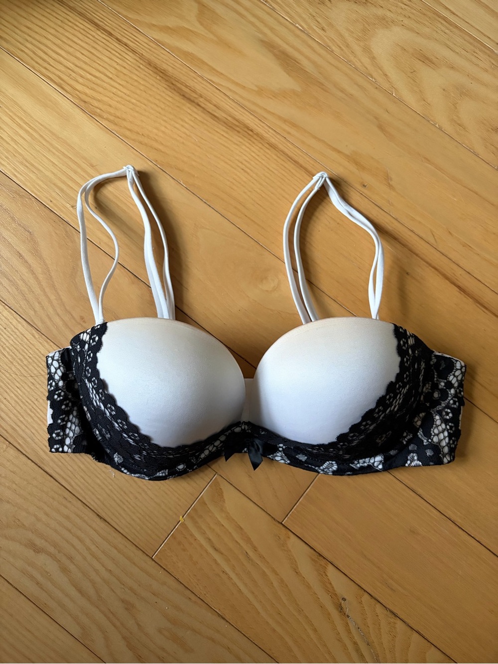 Victoria’s Secret White and Black Lace Strapless Multi Way Push-Up Bra 32C